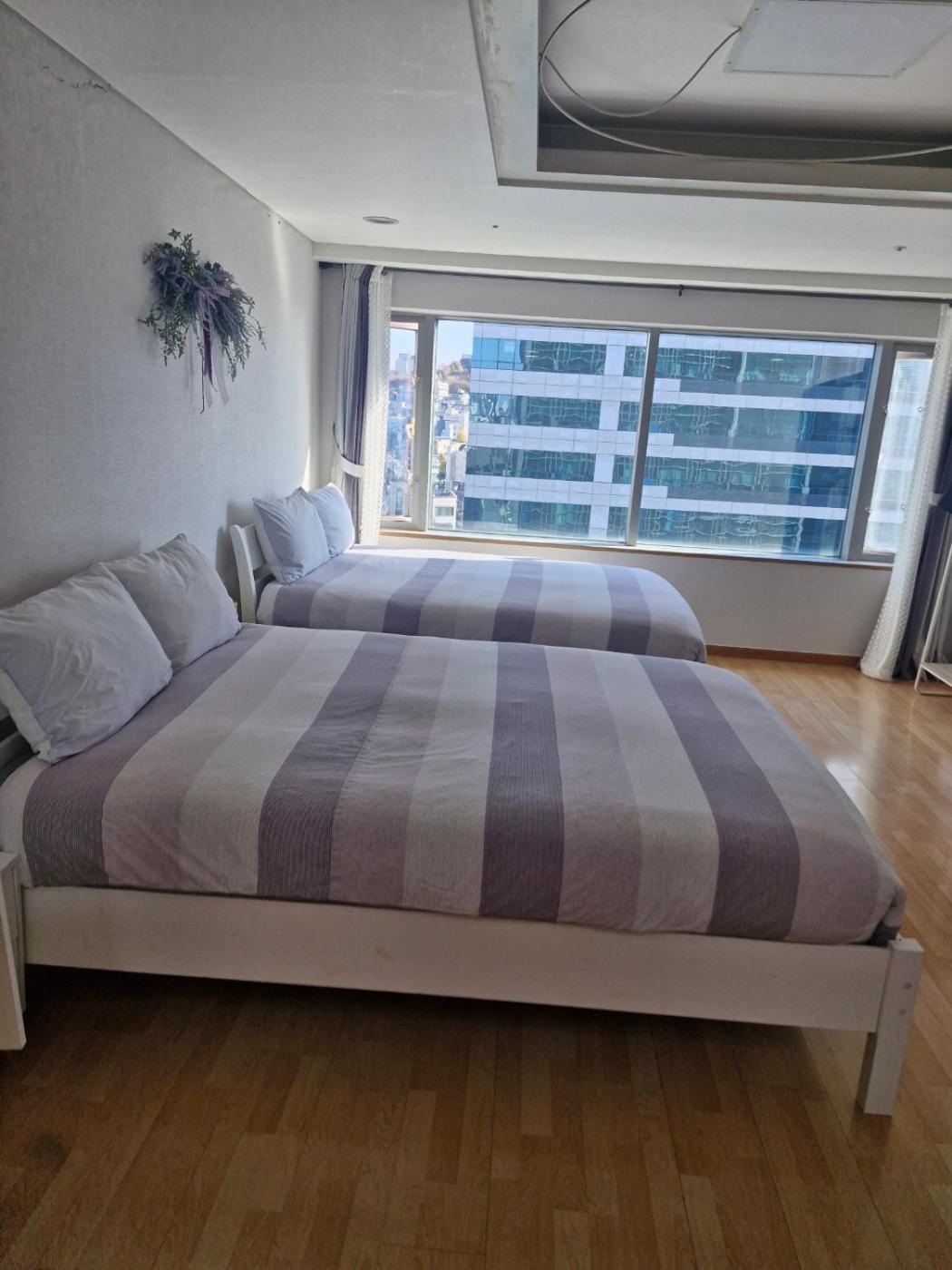 Hongdae Residence-4 - 1min From Hongik Univ Station #1 Apartment Seoul