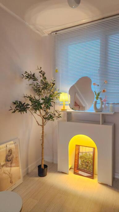 Apartment Hongdae Station House *