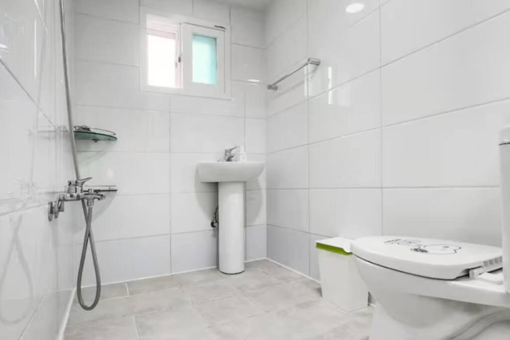 Apartment K-17 White Linen House *