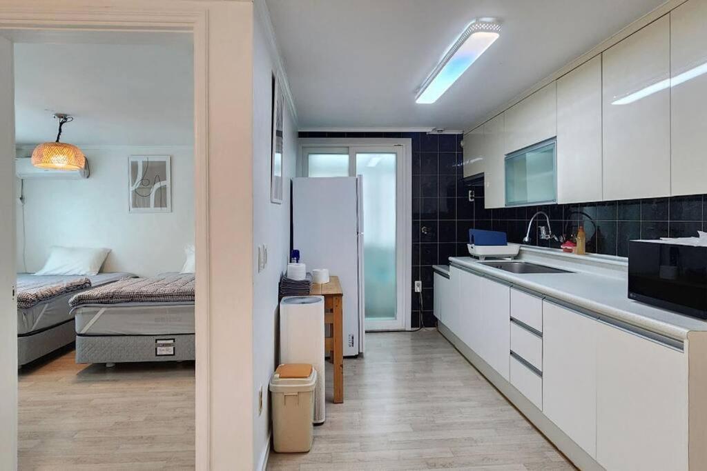 K-17 White Linen House * Seoul