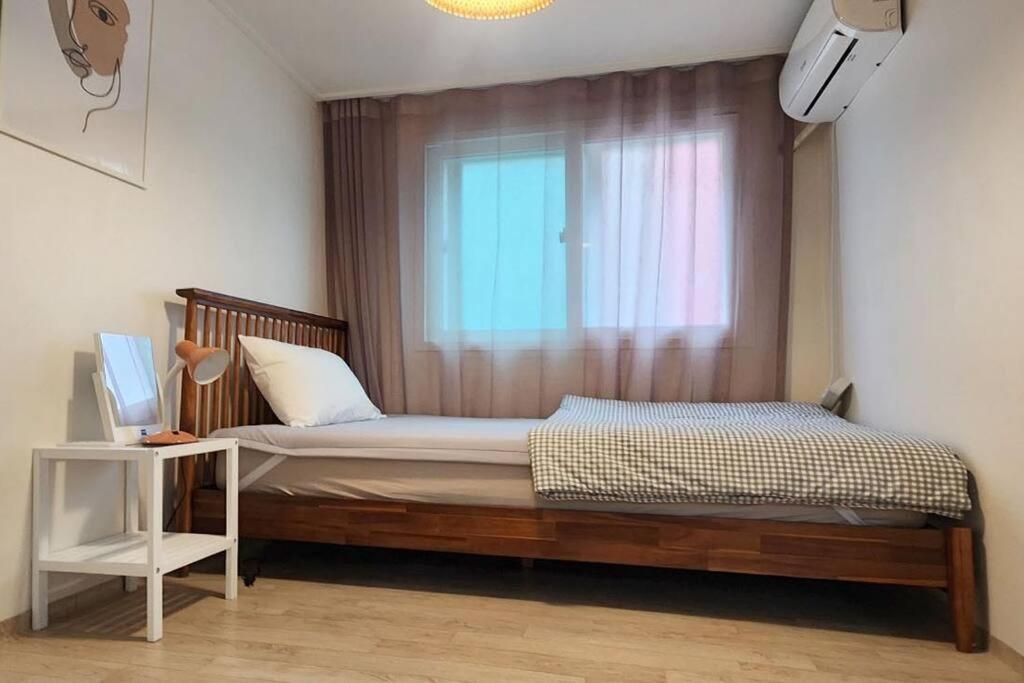 K-17 White Linen House Seoul