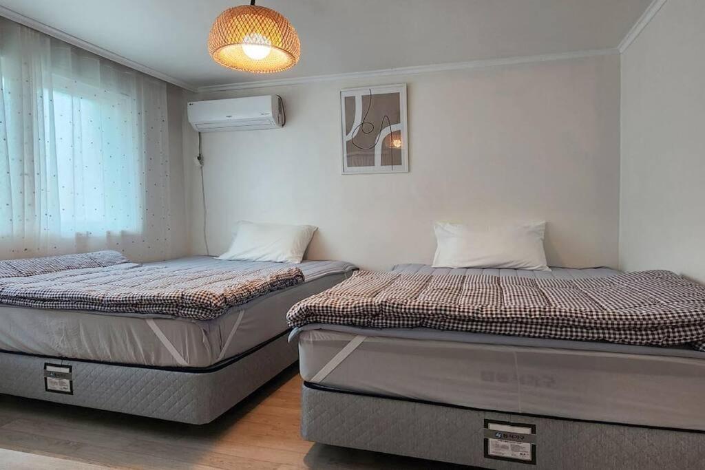 K-17 White Linen House Apartment