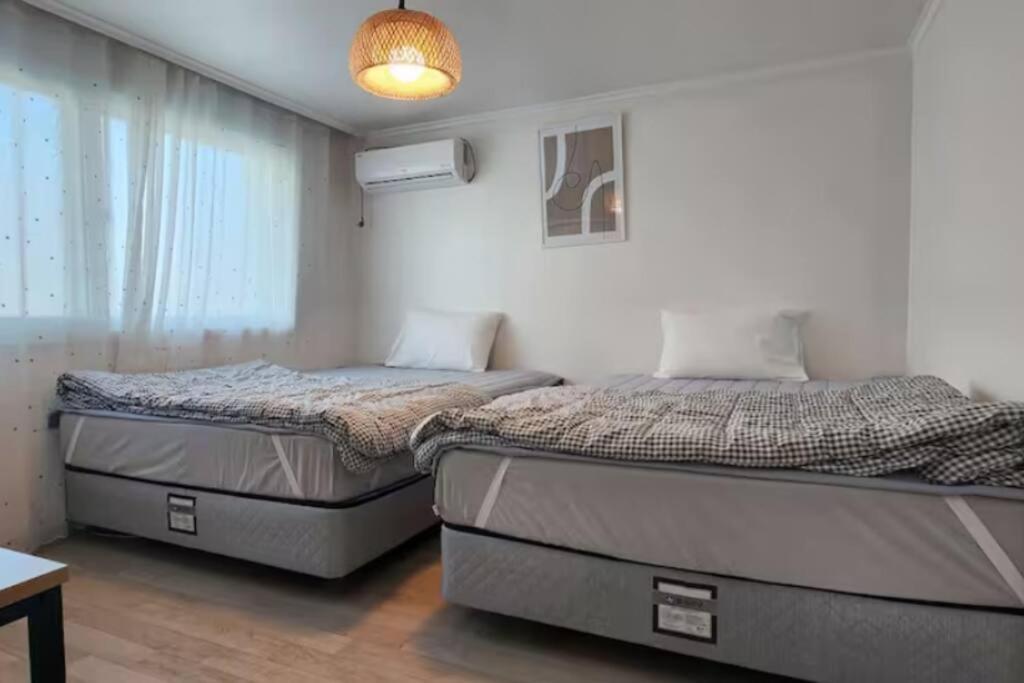 K-17 White Linen House Apartment