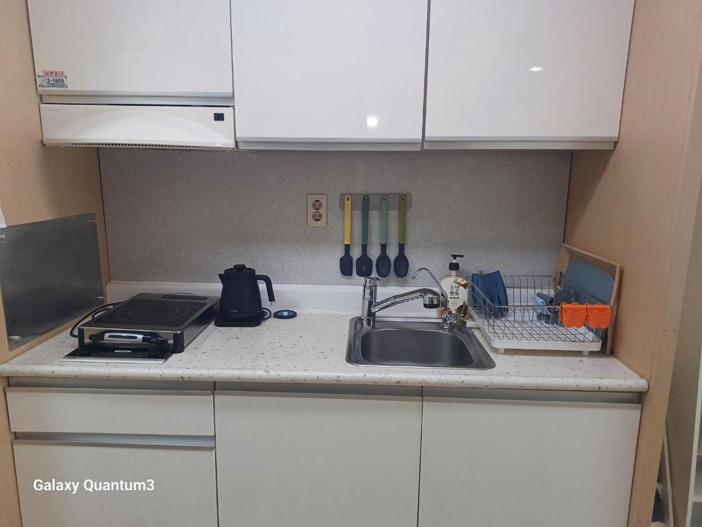 Hongdae Residence-4 - 1min From Hongik Univ Station #1 Apartment *