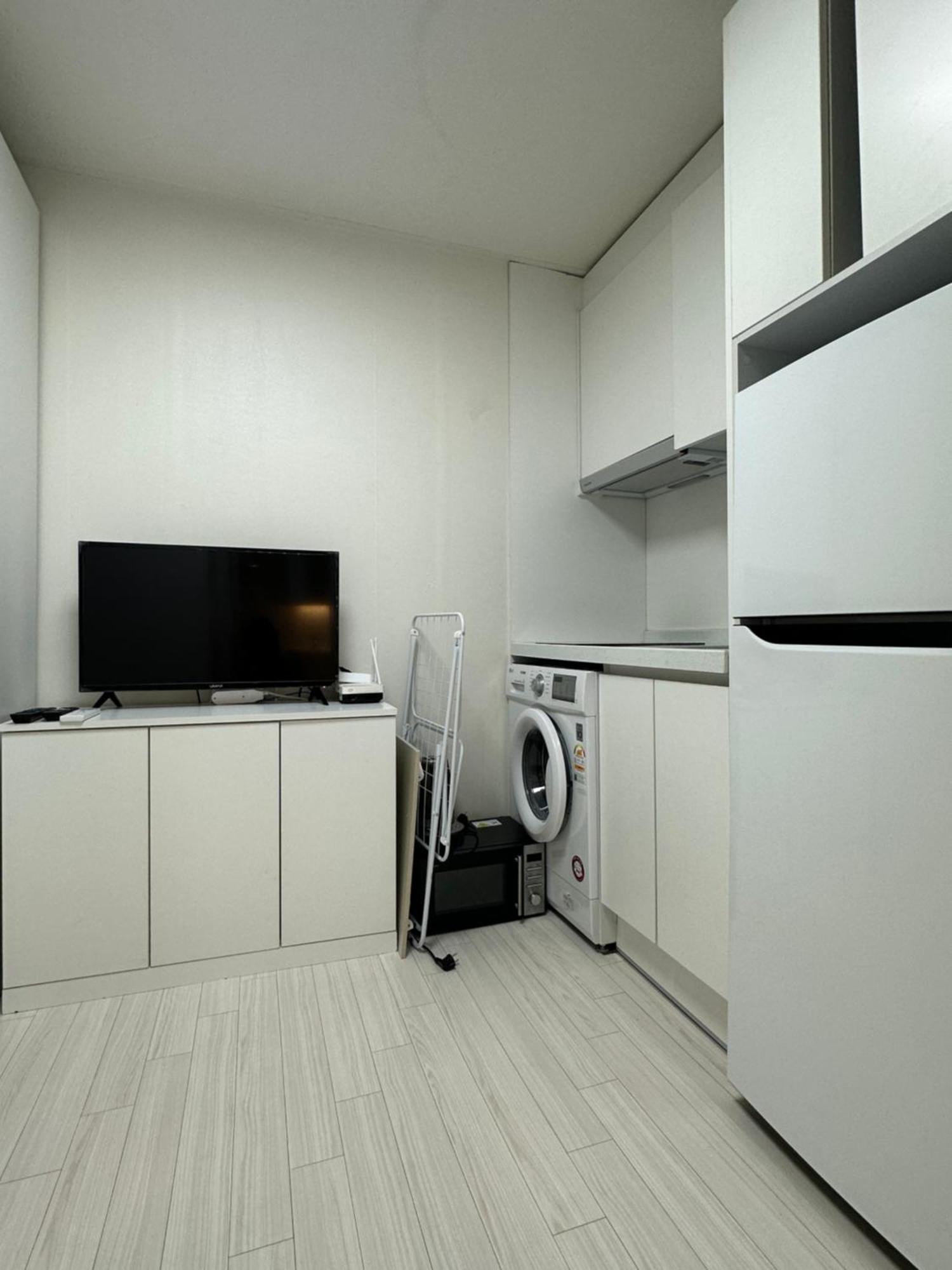 A Neat New House With A Walkway 102 Apartment Seoul