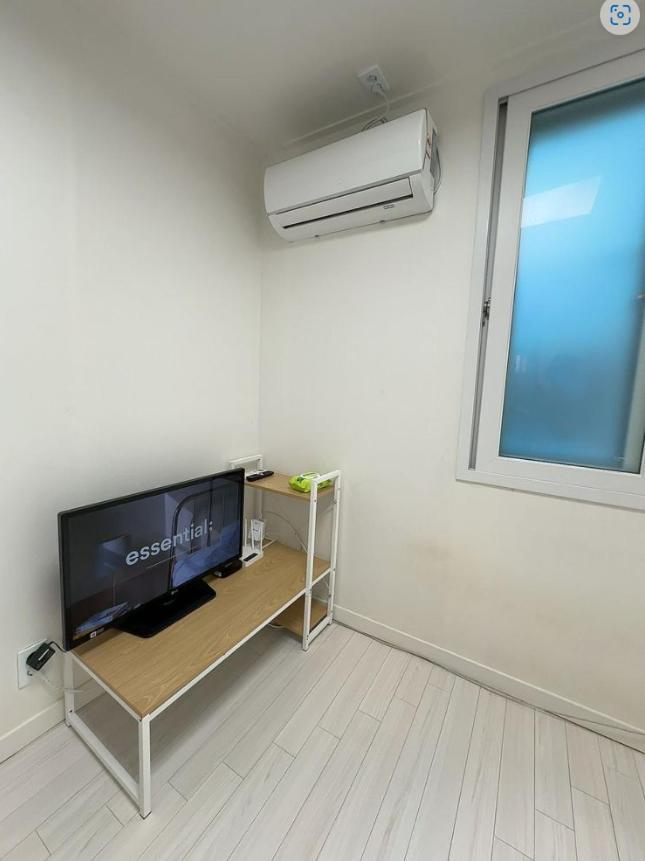 Apartment A Neat New House With A Walkway 103 *