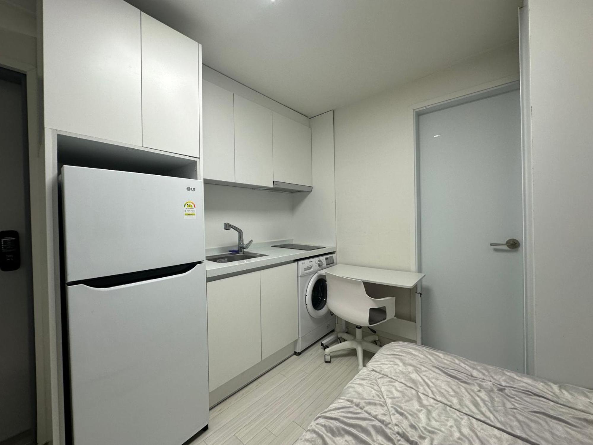 Neat White House With Promenade 202 Apartment Seoul