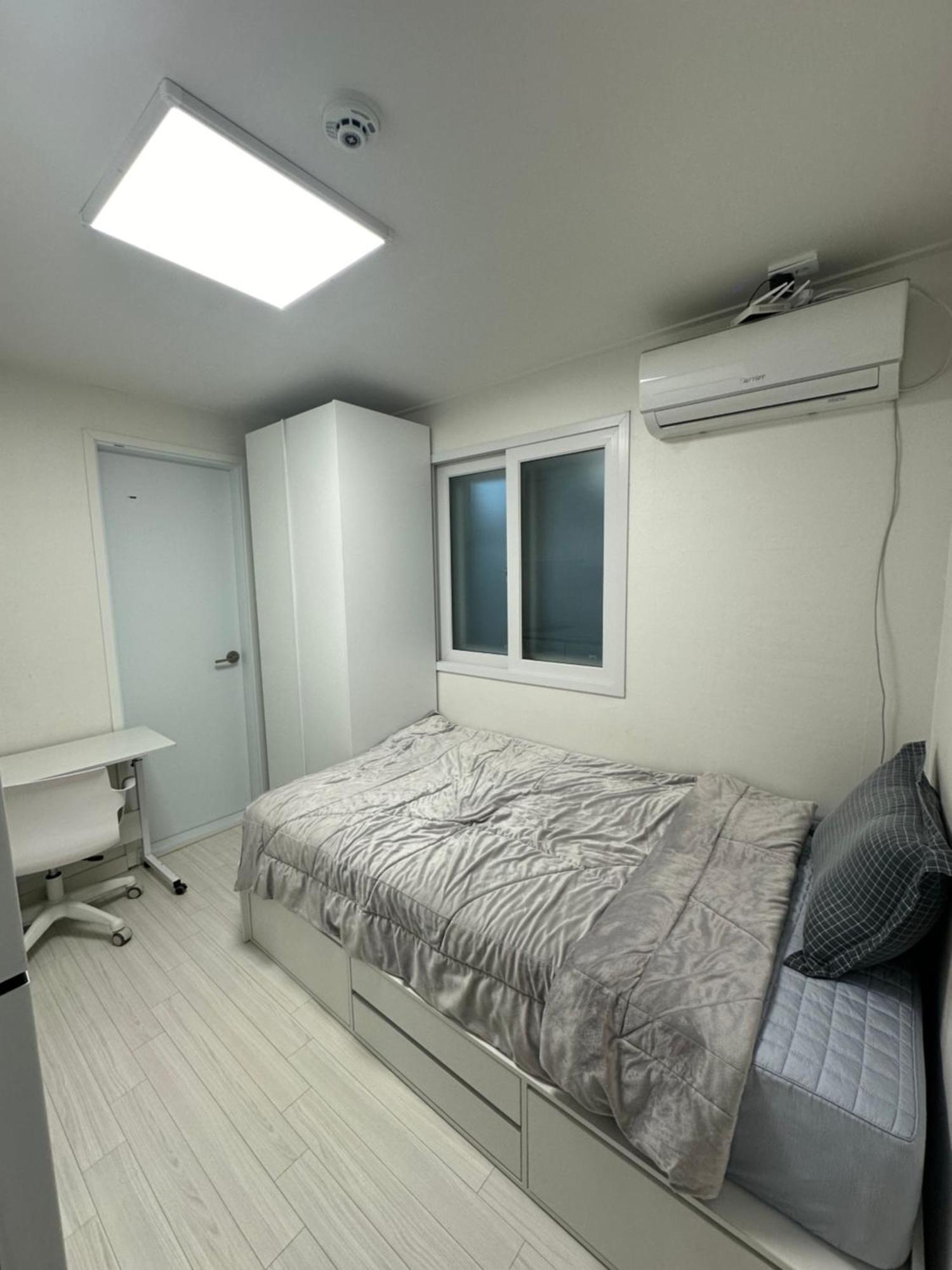 Neat White House With Promenade 202 * Seoul