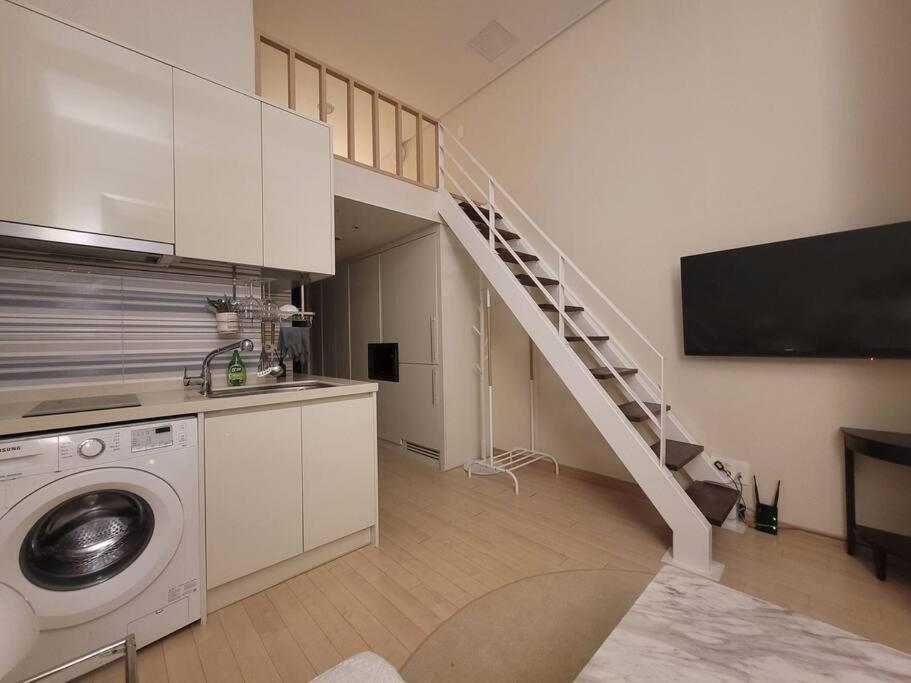 Apartment Comfortable Duplex House With View #seokchonlakeview #lotteworld