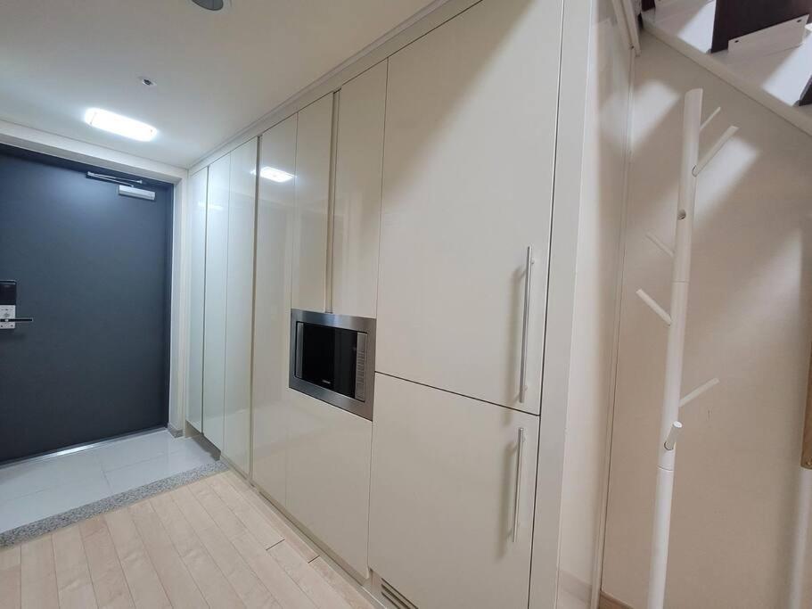 Apartment Comfortable Duplex House With View #seokchonlakeview #lotteworld Seoul