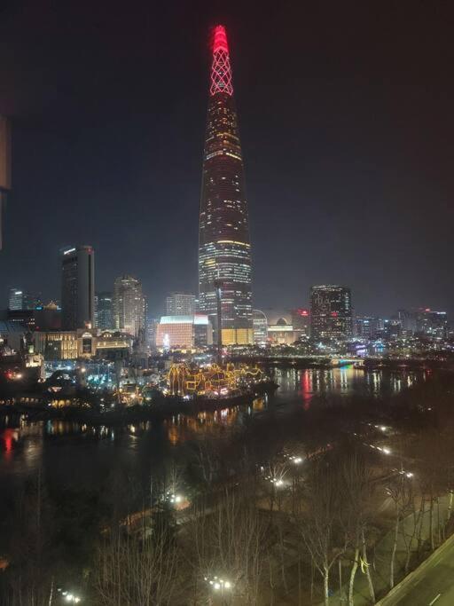 Comfortable Duplex House With View #seokchonlakeview #lotteworld *