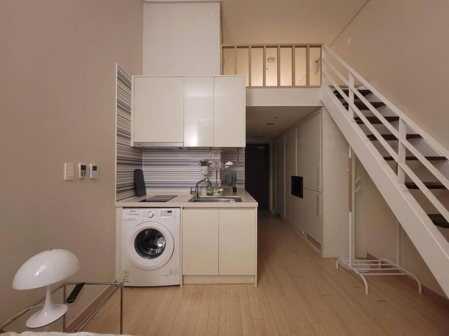 Comfortable Duplex House With View #seokchonlakeview #lotteworld *