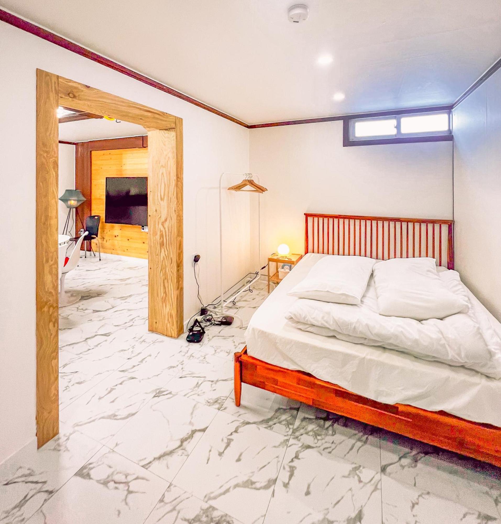 5br Family House, Myeongdong 7 Minutes, Gwanghwamun 10 Minutes, Namsan View, Patio Holiday home