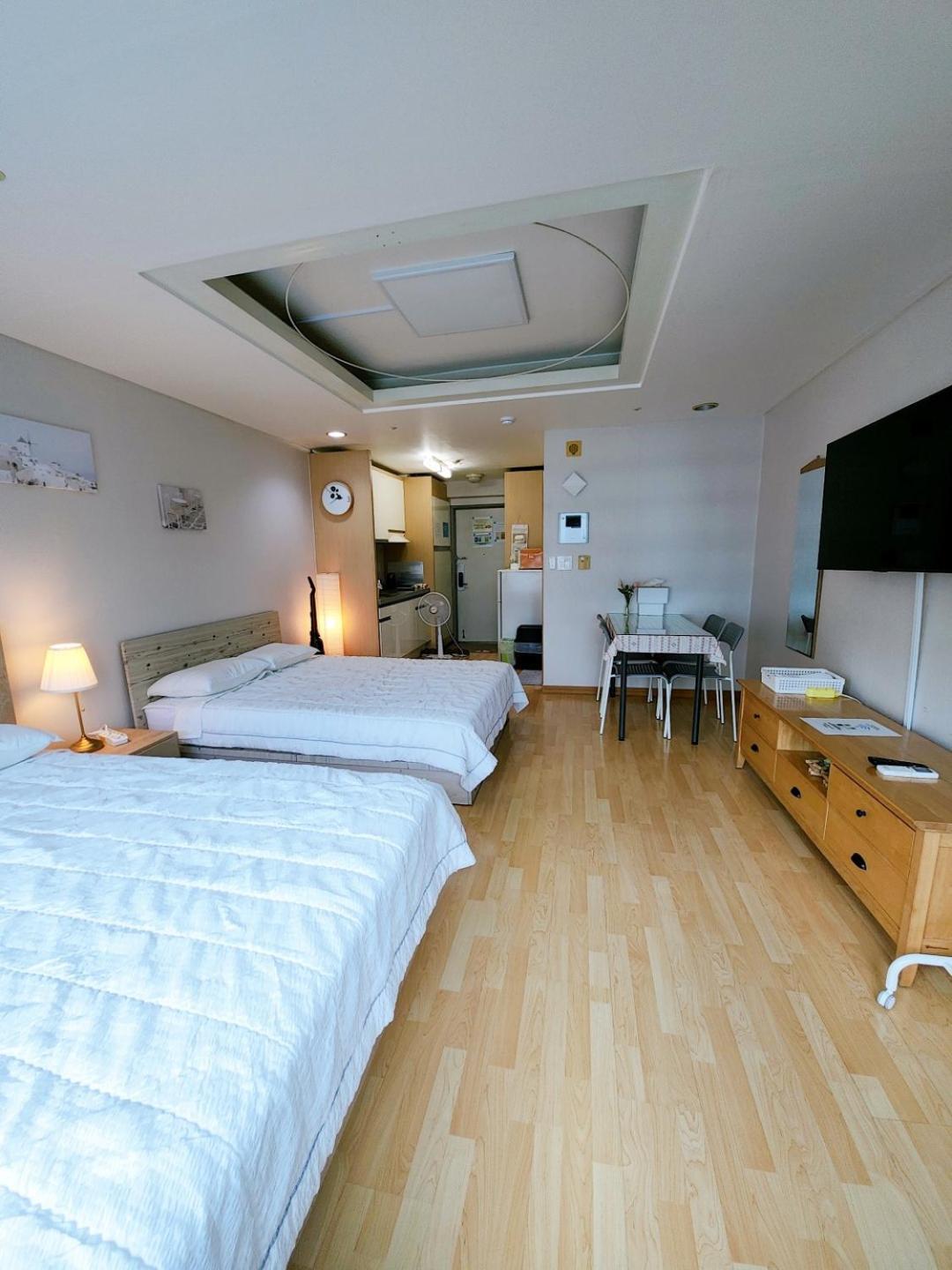Hongdae Residence-2 1min From Hongik Uni Station Exit #1 * Seoul