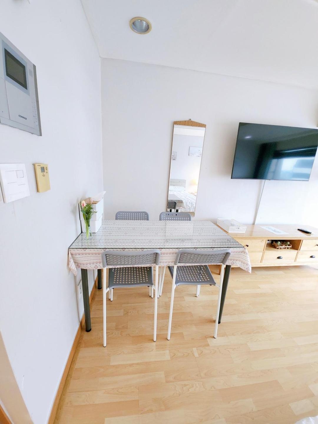Hongdae Residence-2 1min From Hongik Uni Station Exit #1 *