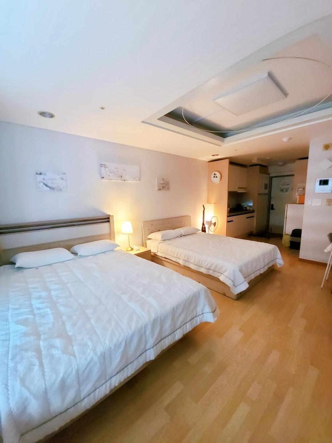 Apartment Hongdae Residence-2 1min From Hongik Uni Station Exit #1