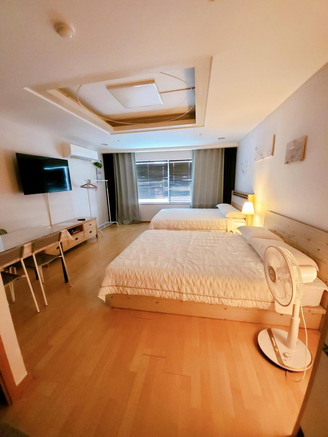 Hongdae Residence-2 1min From Hongik Uni Station Exit #1 *