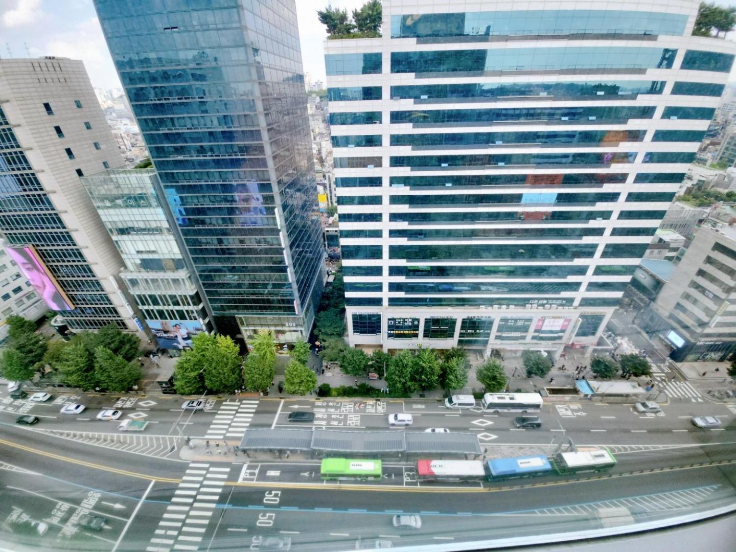 Apartment Hongdae Residence-2 1min From Hongik Uni Station Exit #1 *