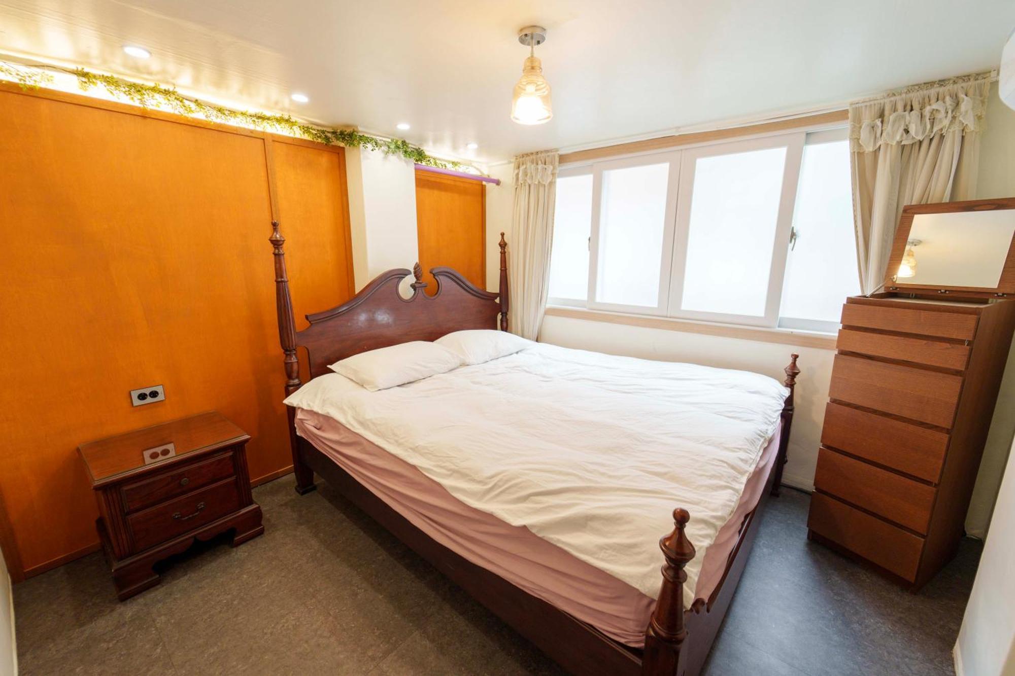 Apartment Gu & Anne House Sinchon Seoul