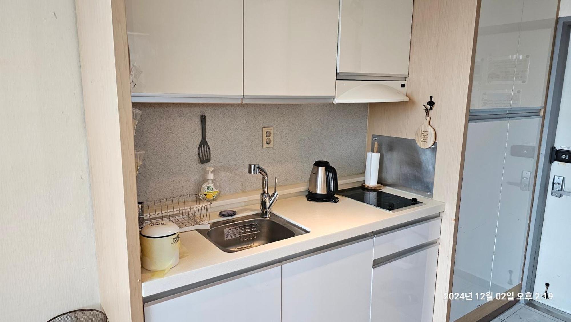 Hongdae Residence-5 1min From Hongik Uni Station Exit #1 *