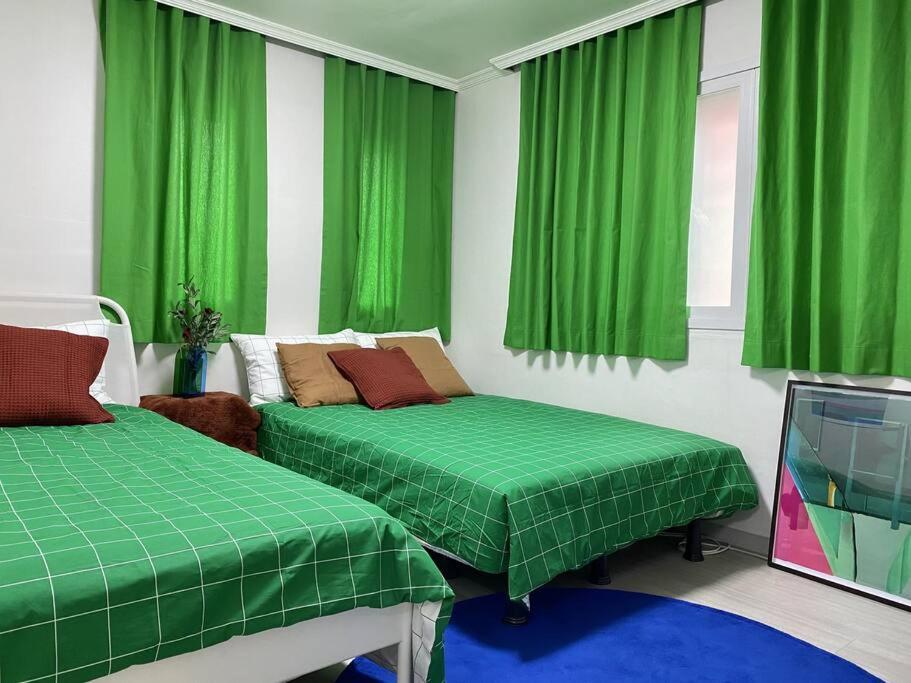 Chic 2-bedroom In Hongdae Apartment Seoul