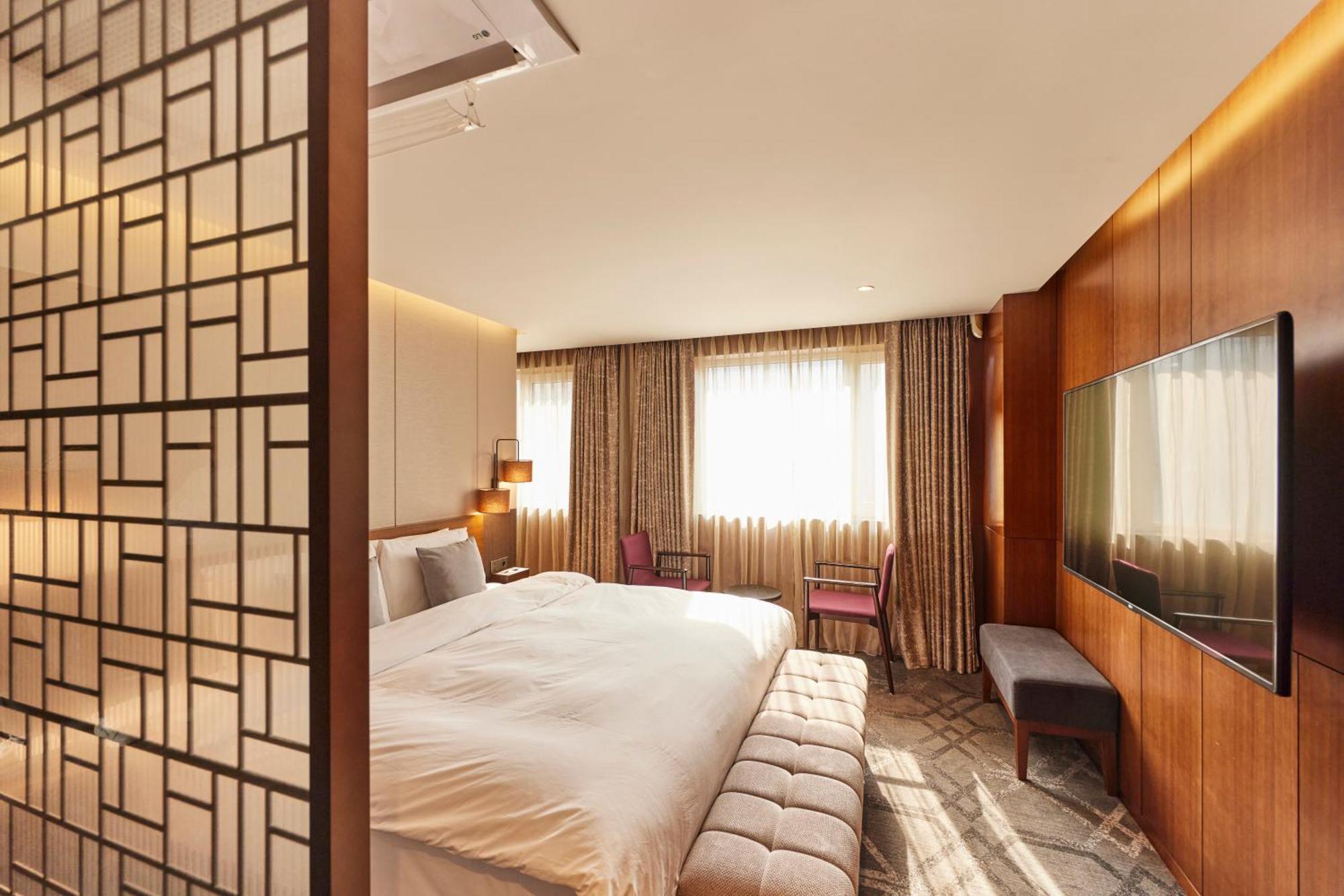 Hotel Uri& 4*