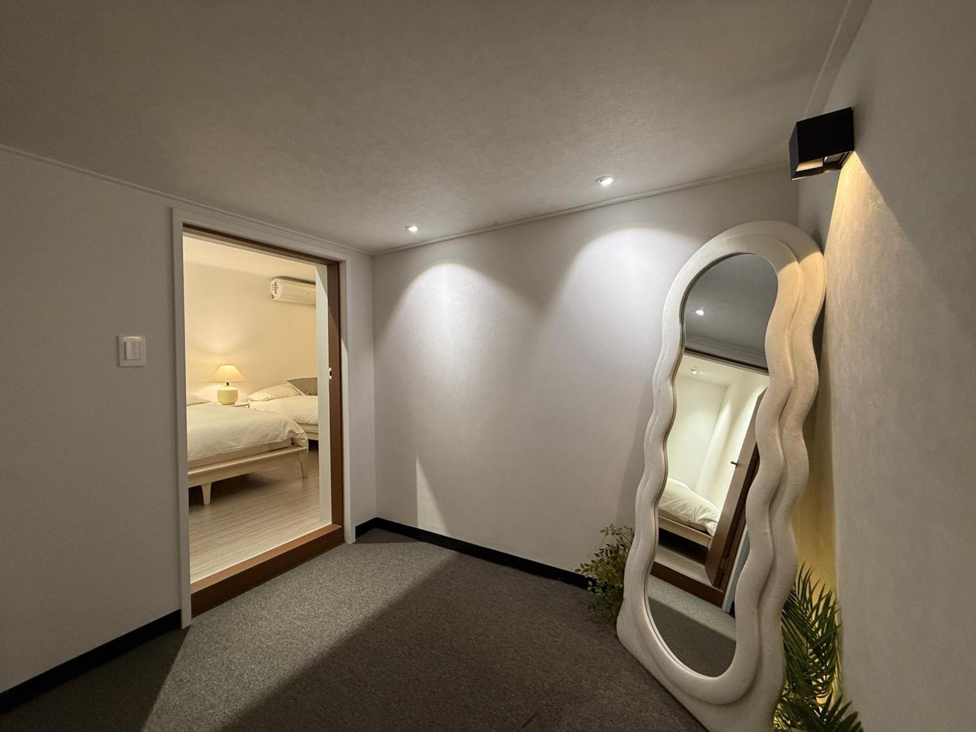 Mandarin Hongdae Apartment Seoul