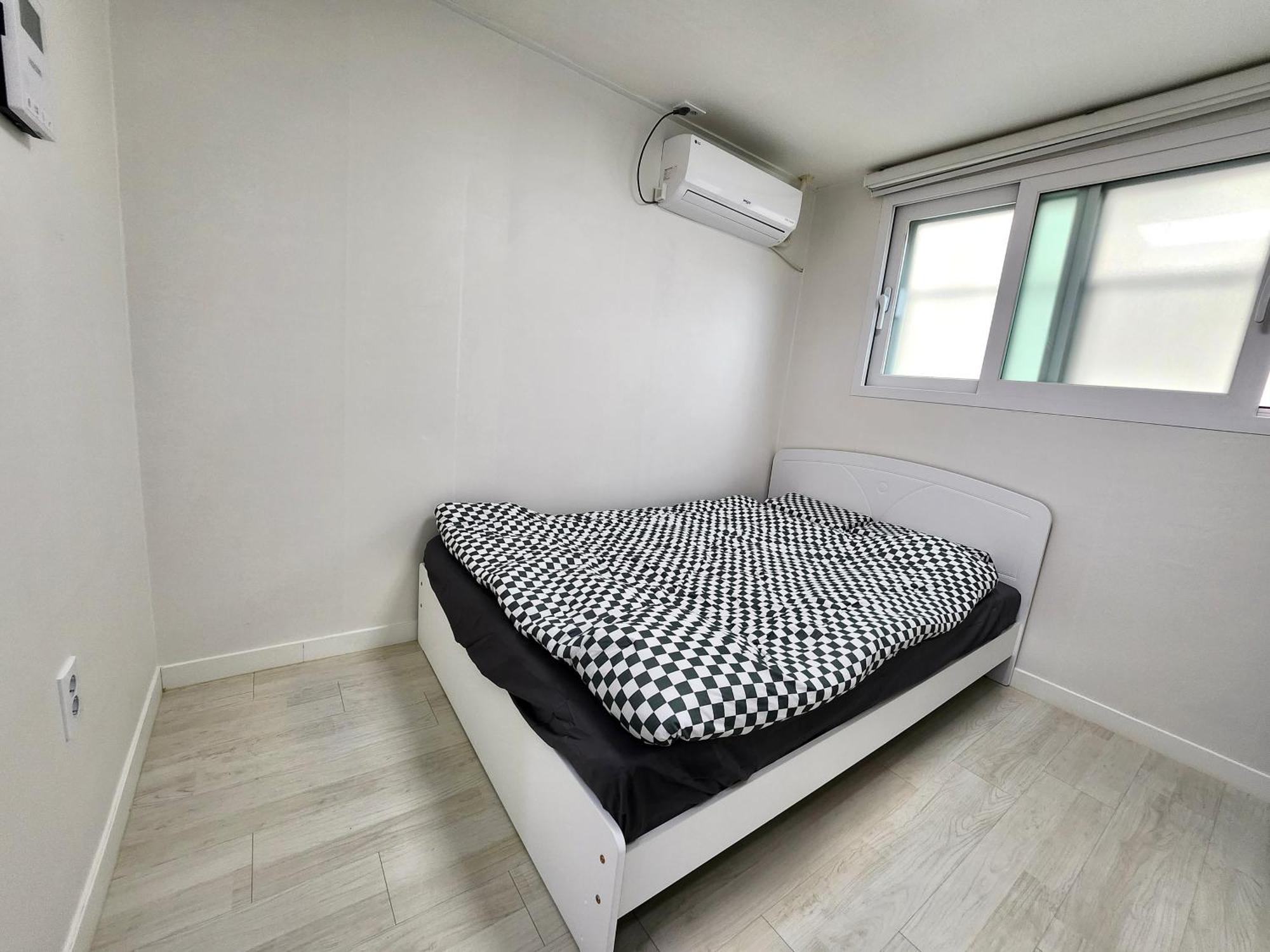 Cozy Near Soongsil Station Apartment Seoul
