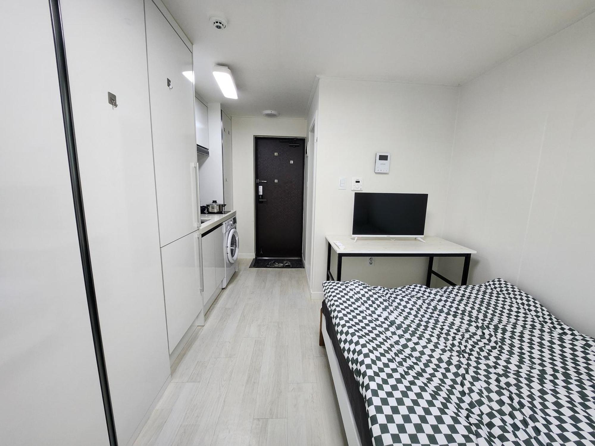 Cozy Near Soongsil Station Apartment