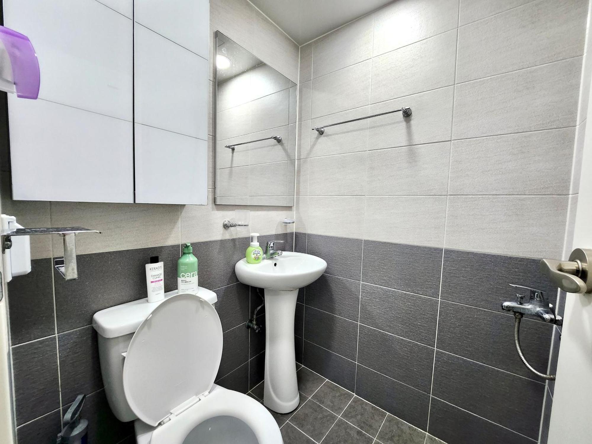 Cozy Near Soongsil Station Apartment Seoul