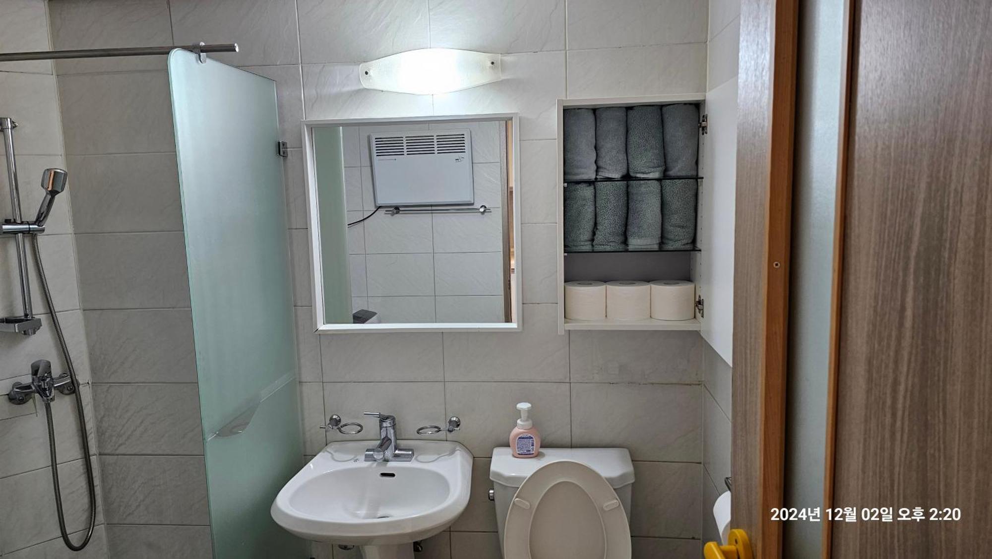 Hongdae Residence-2 1min From Hongik Uni Station Exit #1 Apartment Seoul