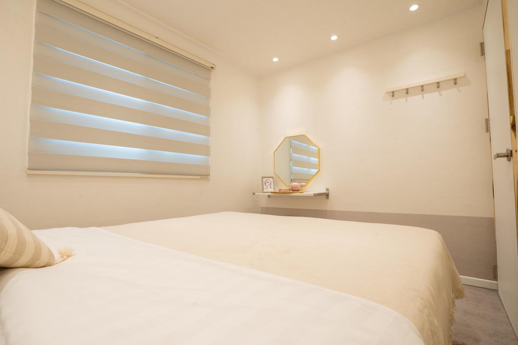 6 Hongdae 5br & 4bath, Elevator, Free Wifi Apartment *