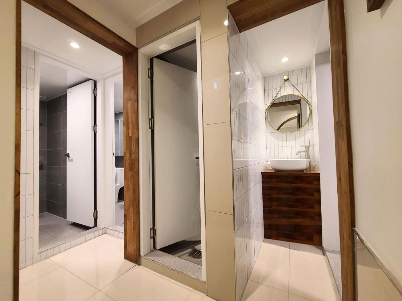 6 Hongdae 5br & 4bath, Elevator, Free Wifi Apartment