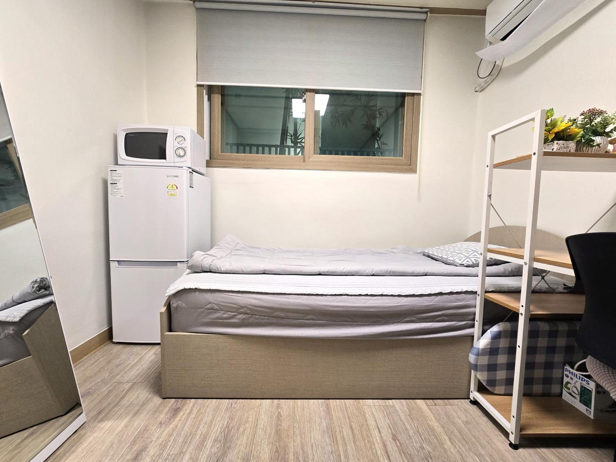 Hongdae, Sinchon Yeonhui House * Seoul