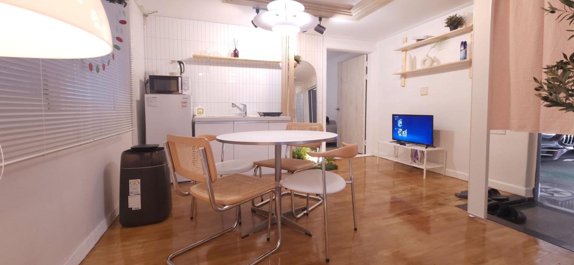 C-1 White Linen House,3br Apartment