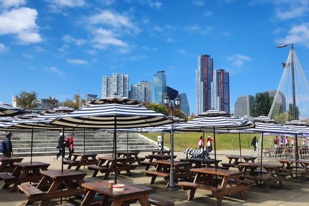 2 Daebang Station Yeouido Hangang Park Nodeul Island Apartment Seoul