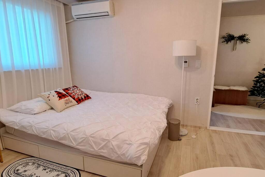 2 Daebang Station Yeouido Hangang Park Nodeul Island Apartment Seoul