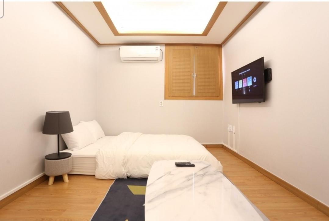 U Hostel *