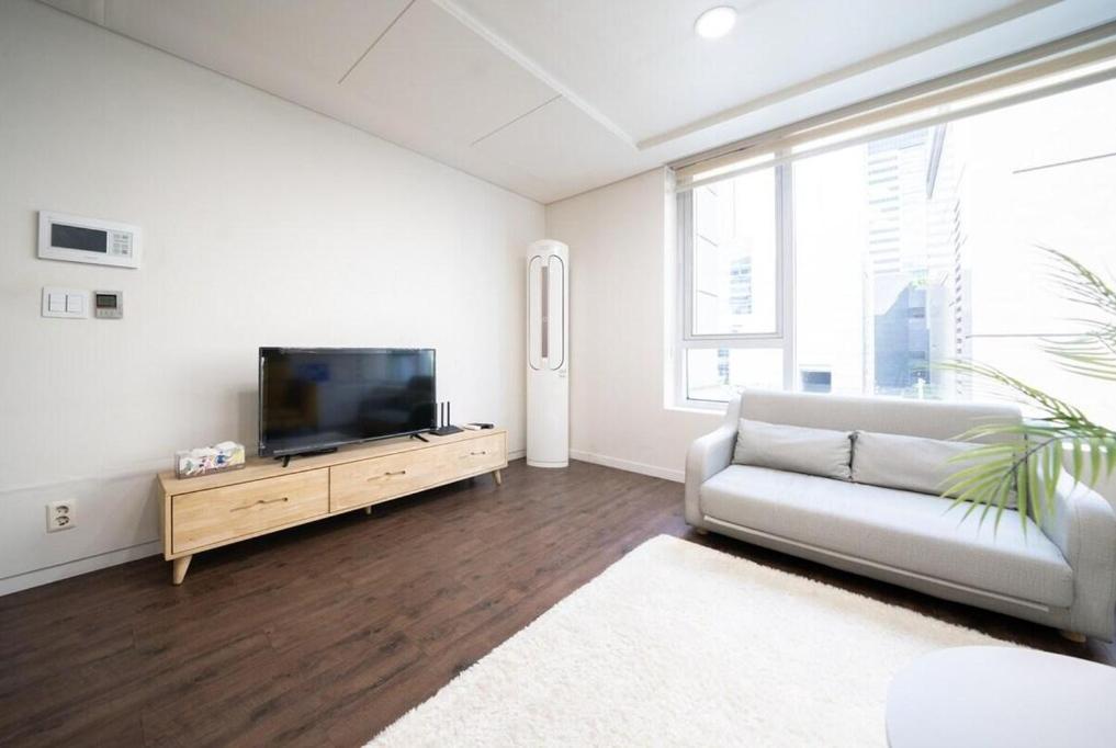 Gangnam 100m 3 Bedrooms 2 Private Bathrooms M Ceo 1 Minute To Coex Fully Furnished 3bdr 2bath *