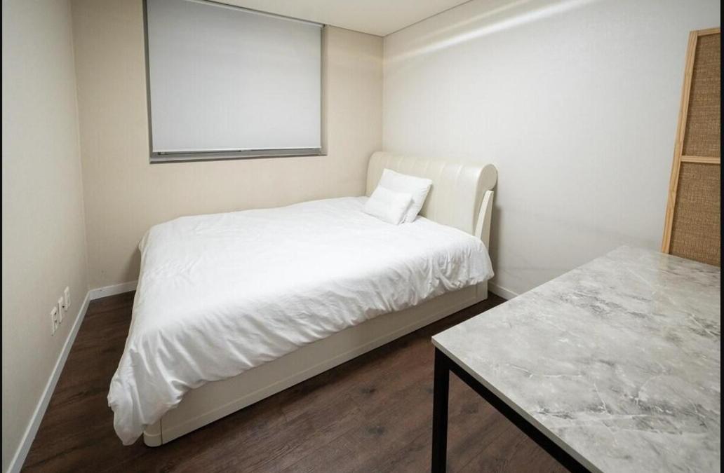 Gangnam 100m 3 Bedrooms 2 Private Bathrooms M Ceo 1 Minute To Coex Fully Furnished 3bdr 2bath Seoul