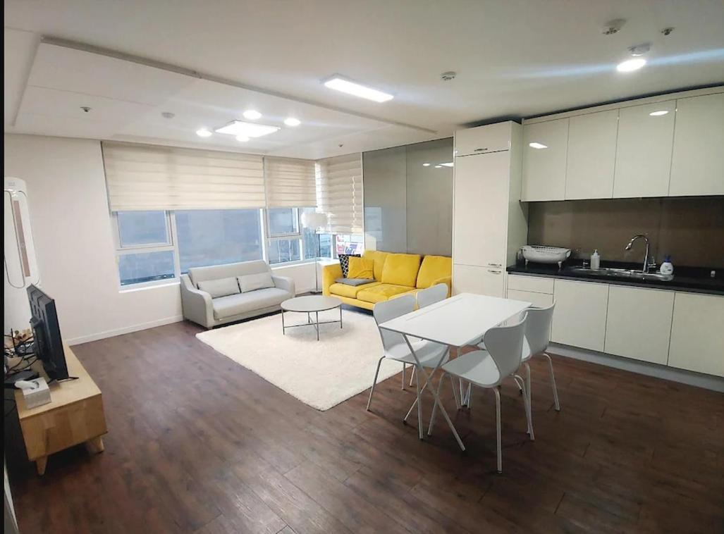 Gangnam 100m 3 Bedrooms 2 Private Bathrooms M Ceo 1 Minute To Coex Fully Furnished 3bdr 2bath Apartment *