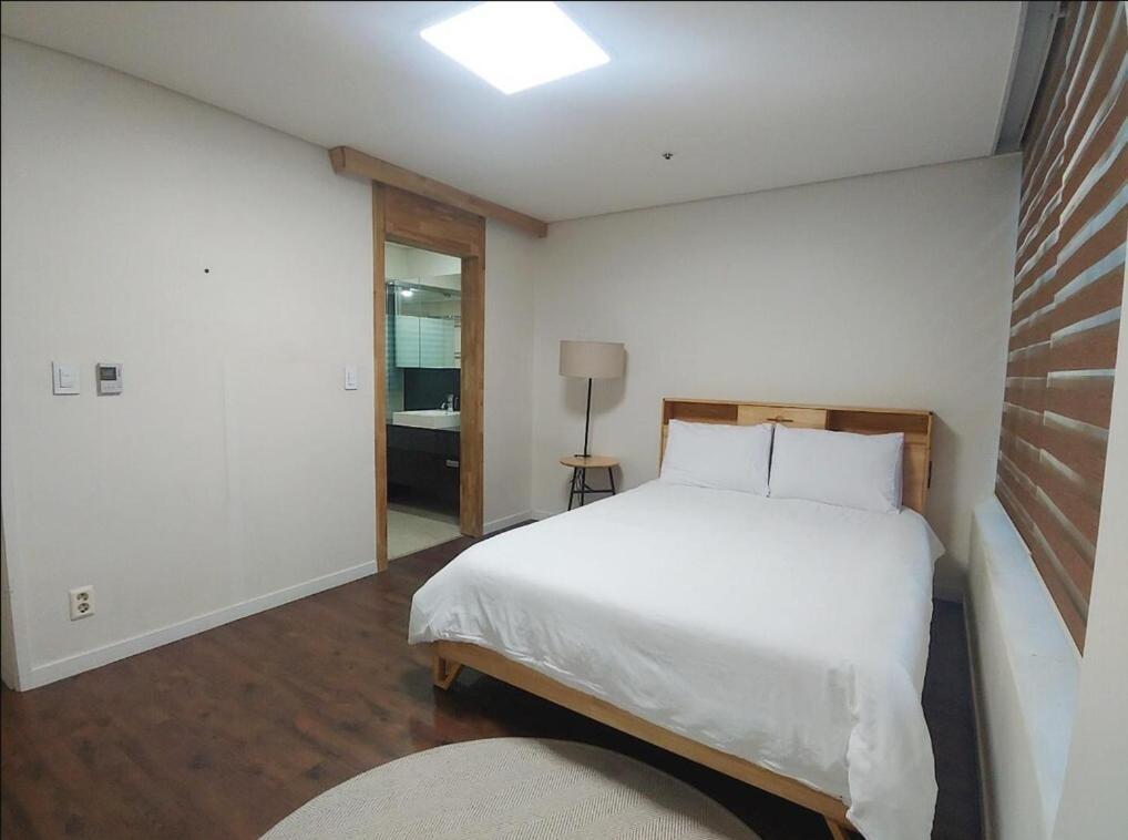 Apartment Gangnam 100m 3 Bedrooms 2 Private Bathrooms M Ceo 1 Minute To Coex Fully Furnished 3bdr 2bath Seoul