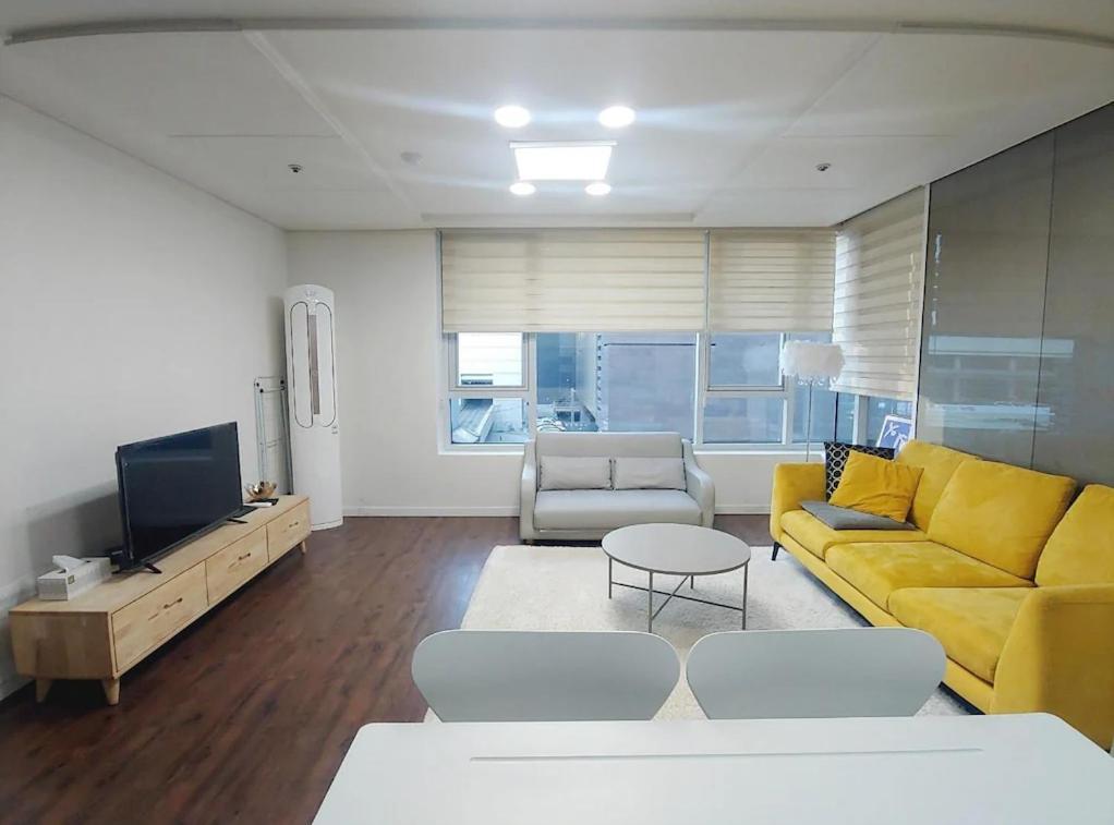 Gangnam 100m 3 Bedrooms 2 Private Bathrooms M Ceo 1 Minute To Coex Fully Furnished 3bdr 2bath