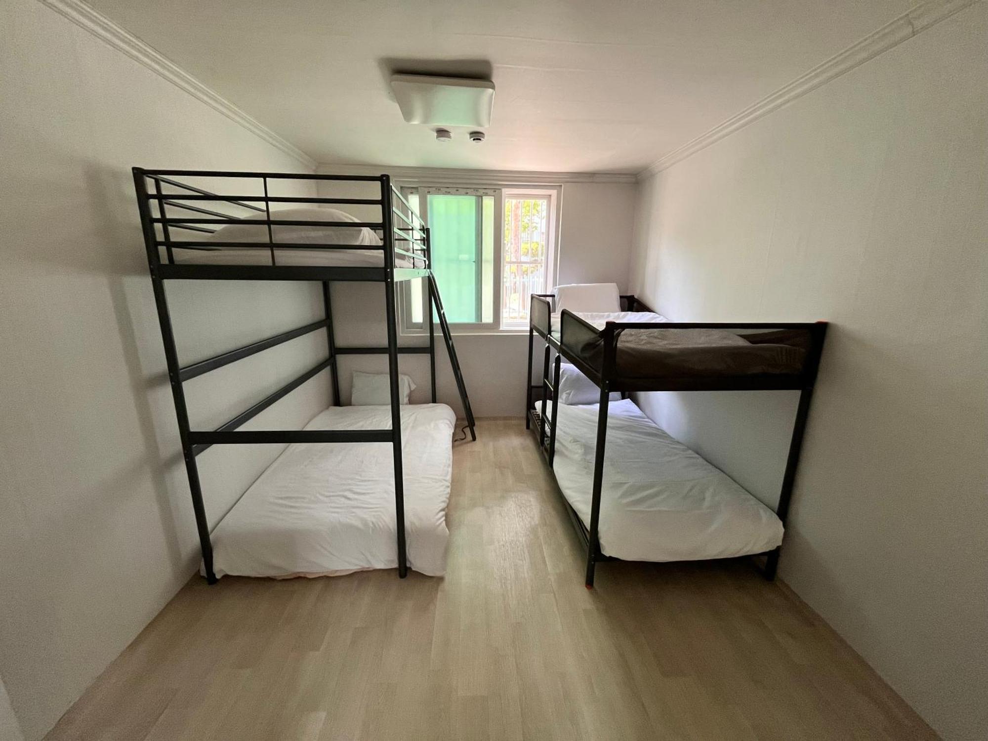 Hostel Bueno Day - Near Hongdae & Historic Sites