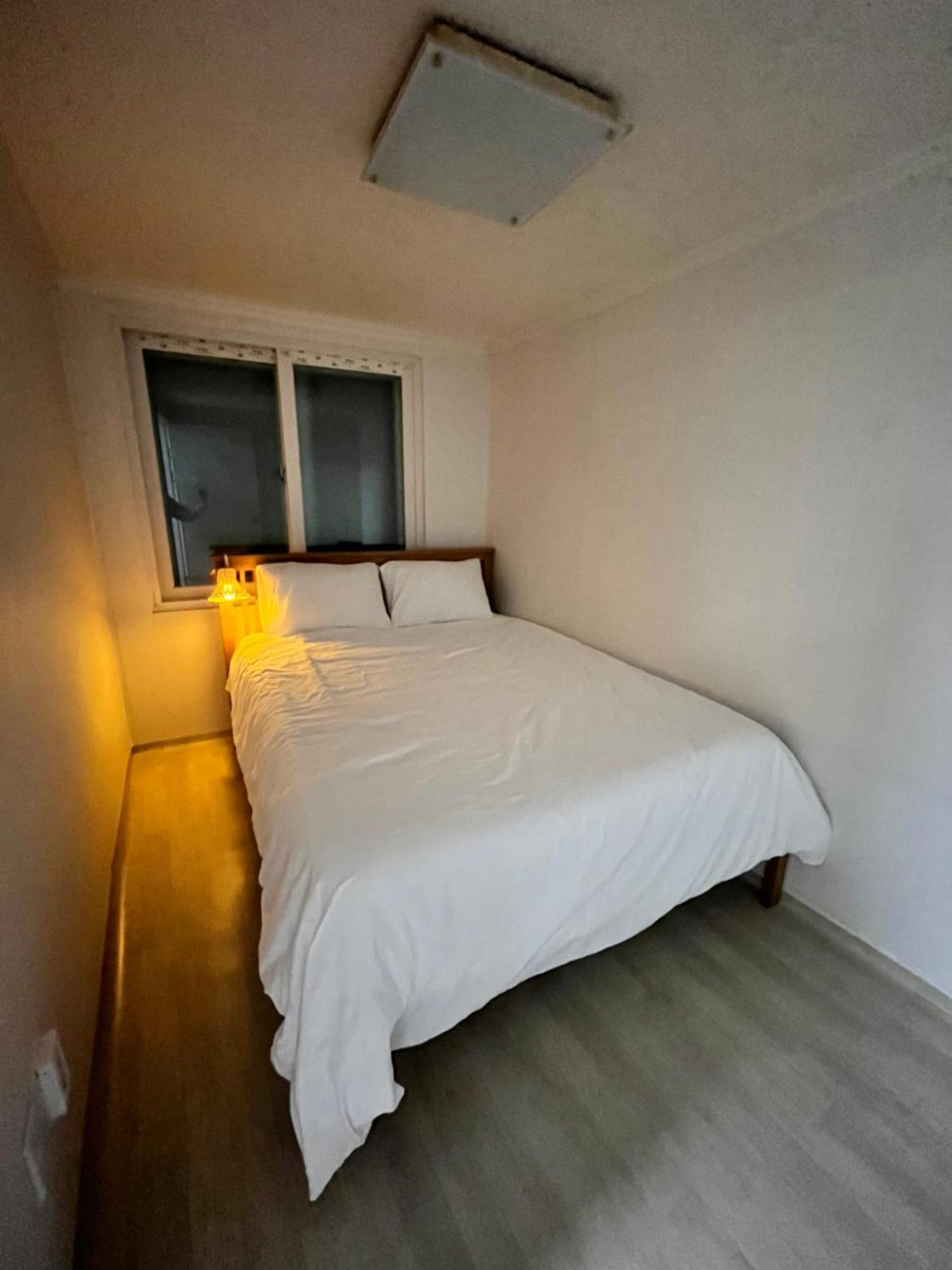 Hostel Bueno Day - Near Hongdae & Historic Sites Seoul