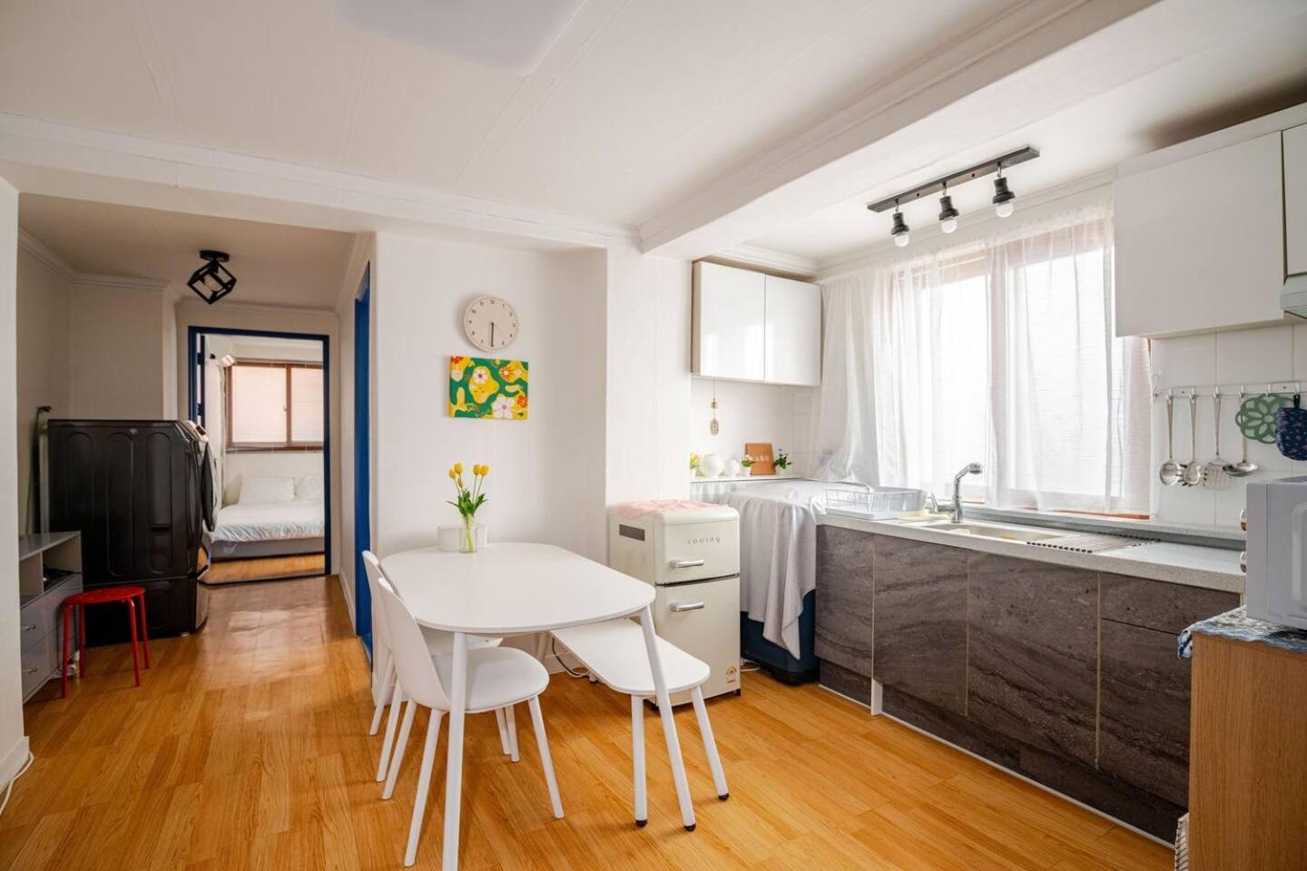 Relaxing In Downtown Apartment Seoul