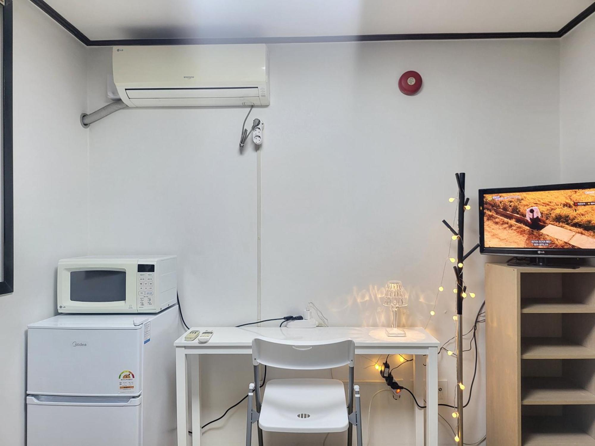 Fully Furnished #bunker, Near Miasageori Subway Station Line 4 Apartment