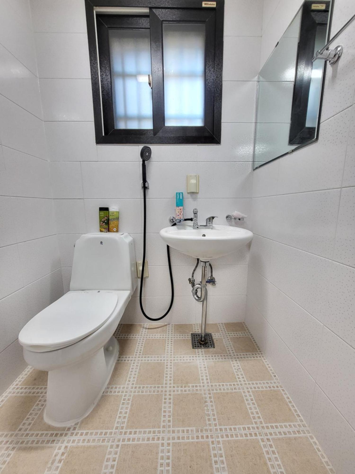 Fully Furnished #bunker, Near Miasageori Subway Station Line 4 *