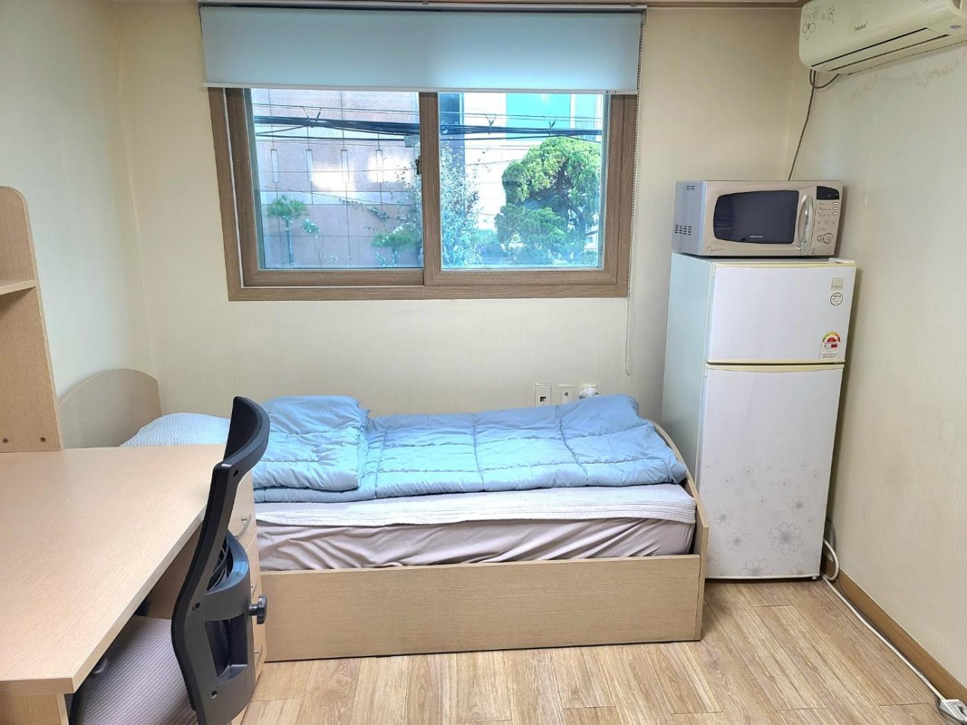 Hongdae, Sinchon Yeonhui House *