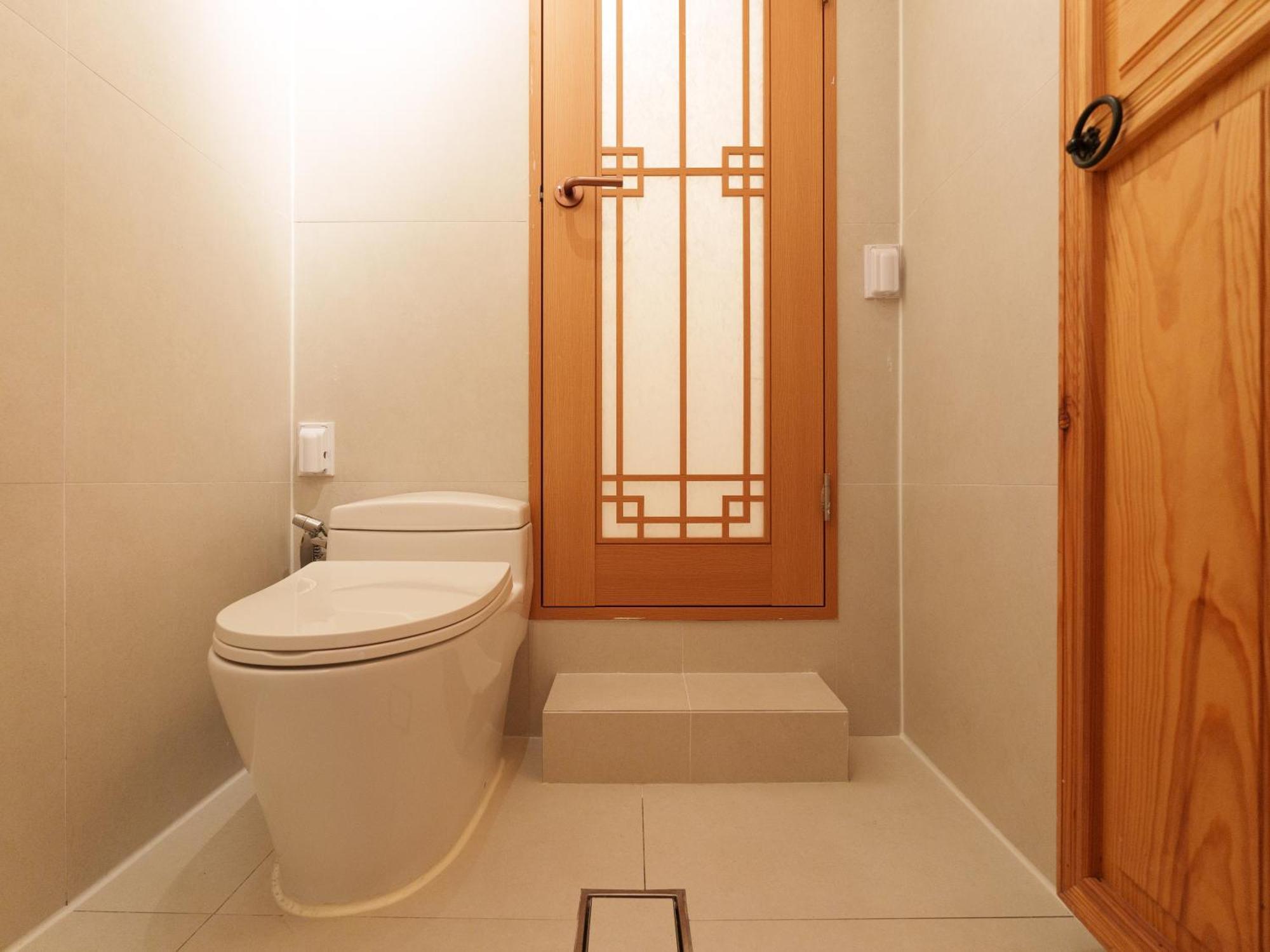 Hotel Awik Hanok *